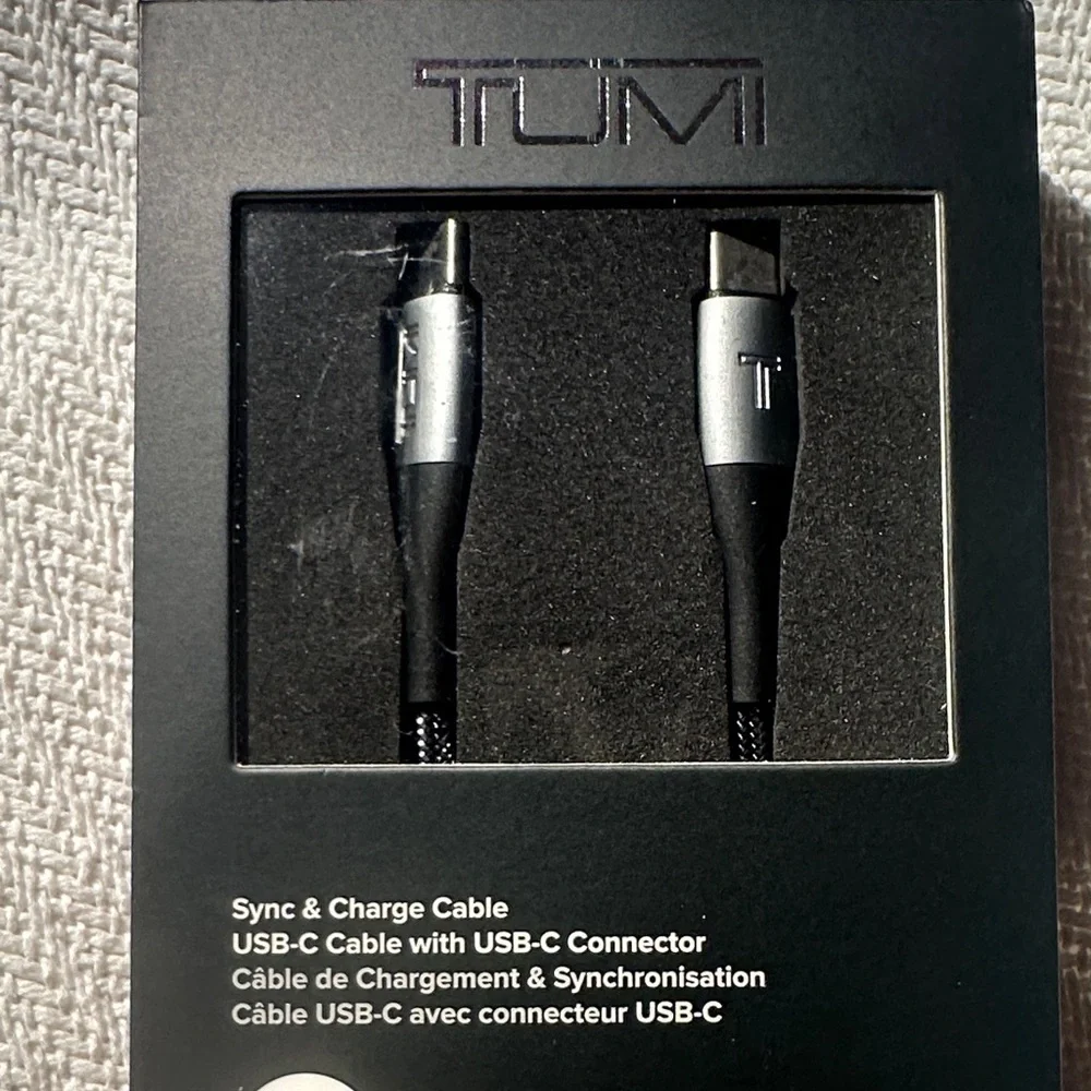 Tumi Sync & Charge Black USB-C to USB-C Sync Cable - 5 ft /1.5 M NIB